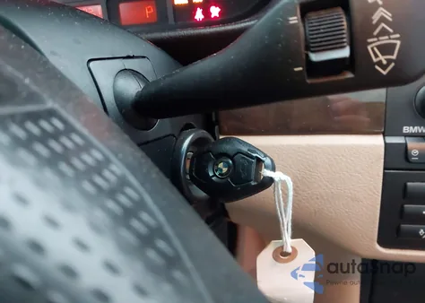 2003 BMW 330Xi z USA, uszkodzony, nr VIN WBAEW534X3PG23752